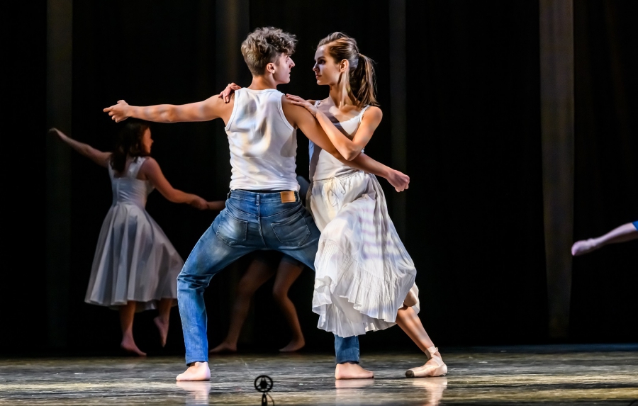 Rachel Baynton - Set and Costume Design, production photo